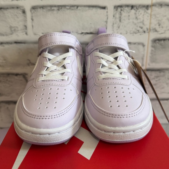 New! Girl’s Nike Court Borough low lilac/white pull on sneakers 12Y - Picture 2 of 5